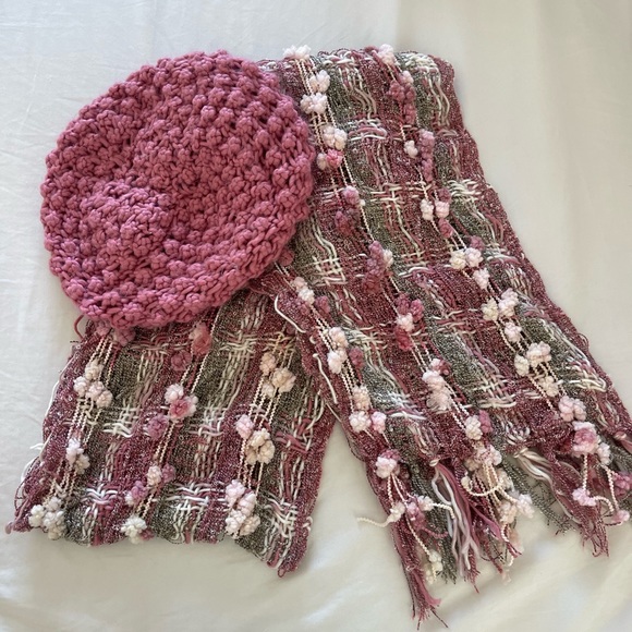 Beautiful Knit Scarf and Beret set - Picture 1 of 2